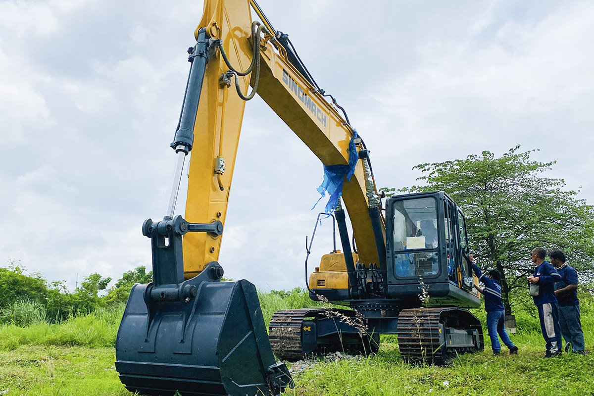 3210-9C Hydraulic crawler excavator (4).jpg