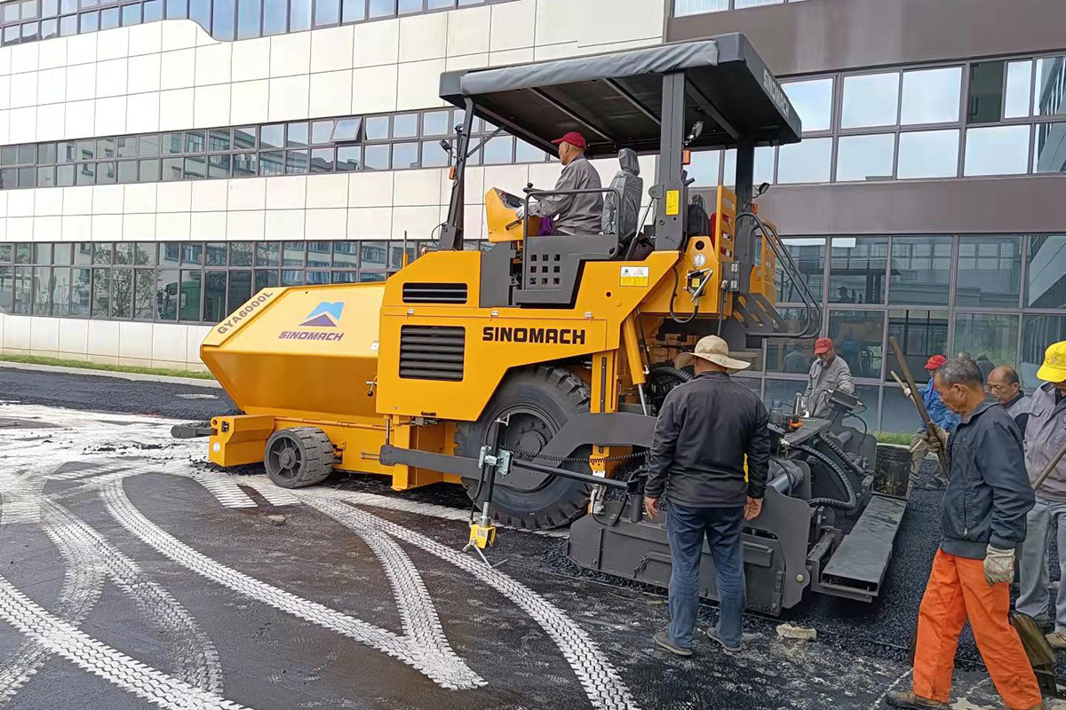 GYA6000L Asphalt concrete paver (1).jpg