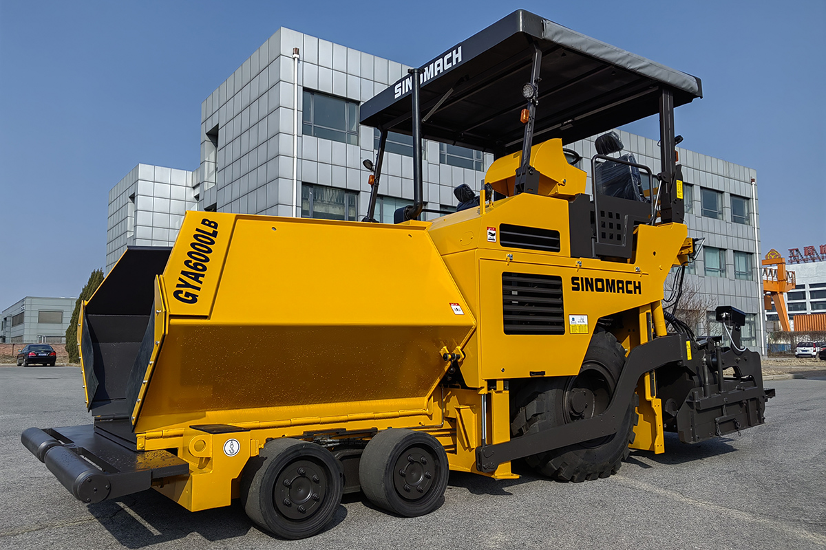 GYA6000L Asphalt concrete paver (2).jpg