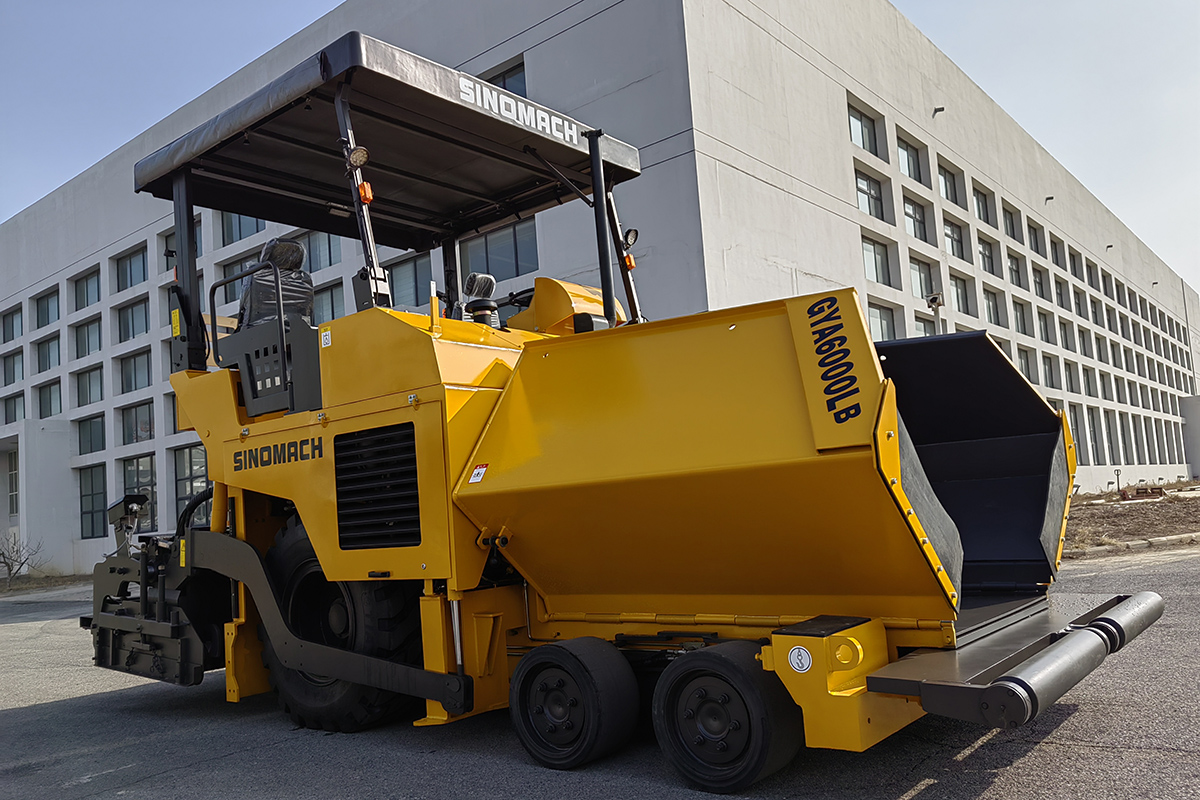 GYA6000L Asphalt concrete paver (3).jpg