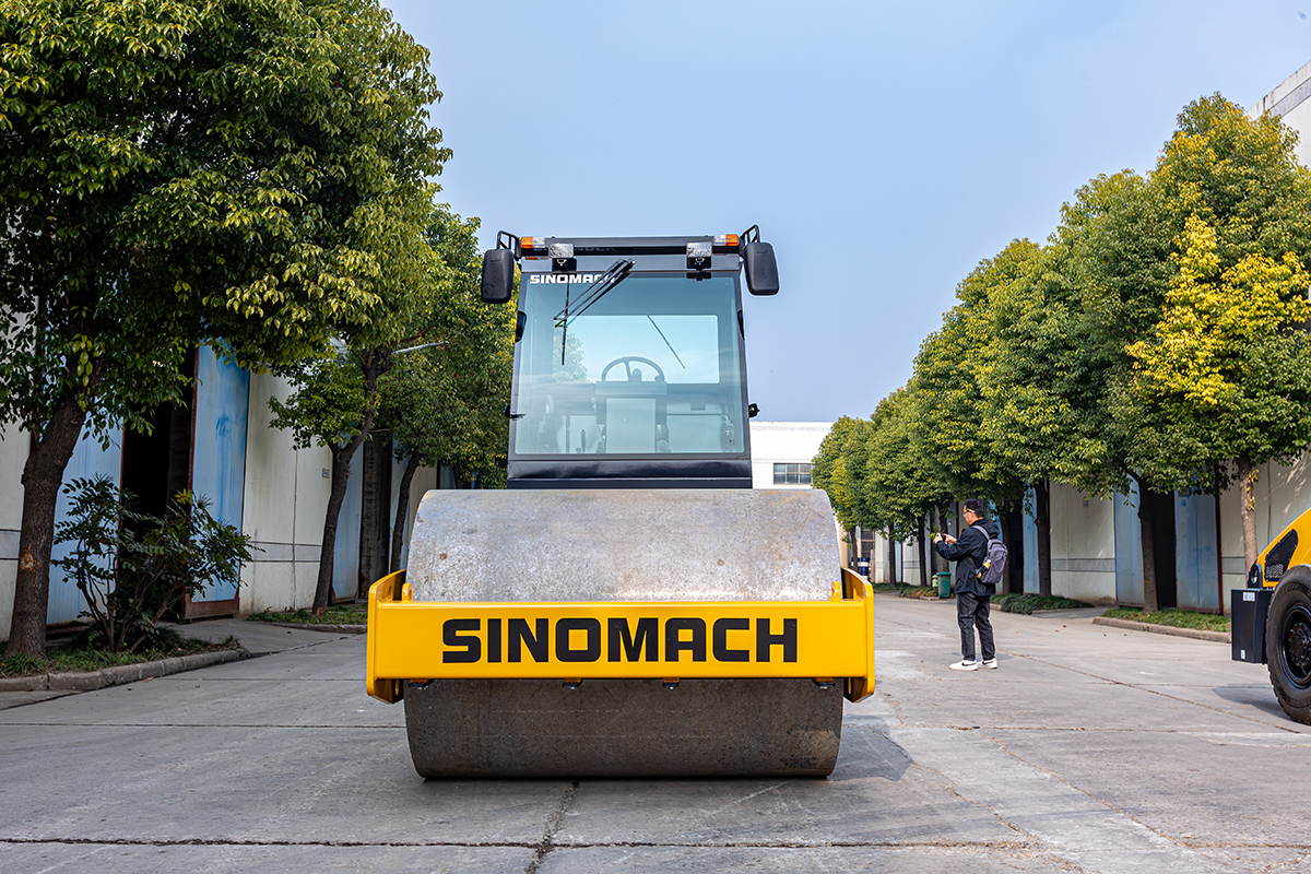 GYS10J SINGLE DRUM VIBRATORY COMPACTOR (3).jpg