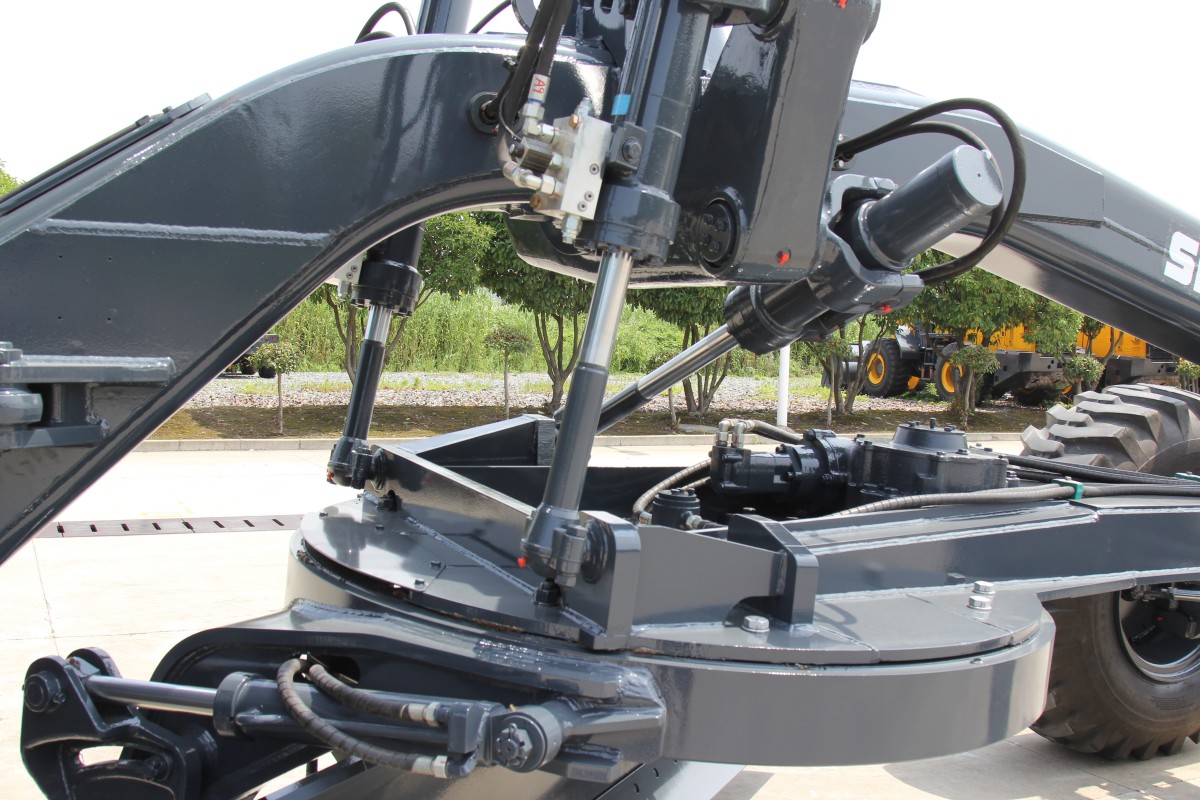 Reinforced working device