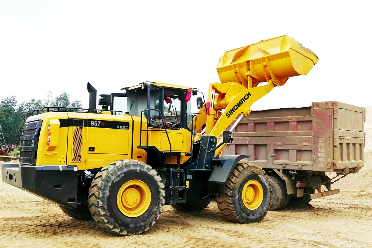 957H WHEEL LOADER (2).jpg