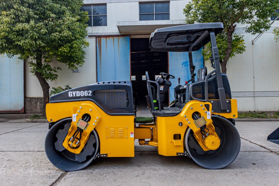 GYD062J Double-drum Hydrostatic Vibratory Roller (4).jpg