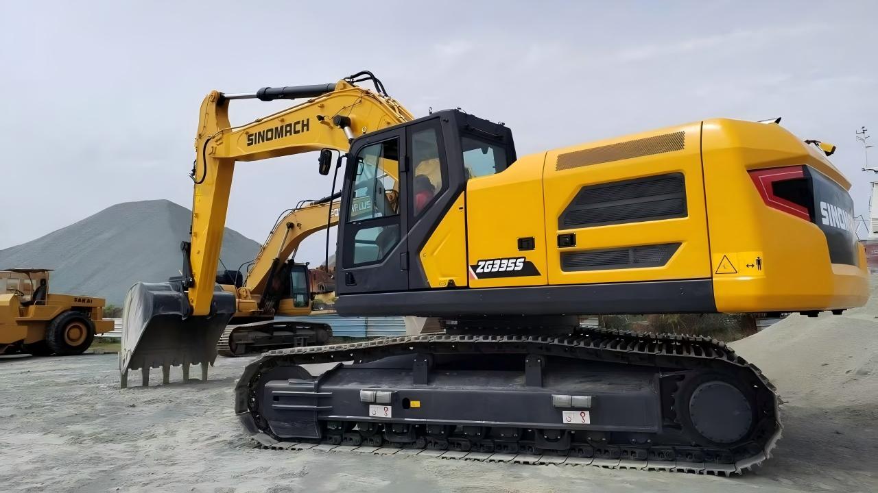 Chinese Mega-Excavator (2)(1).jpg
