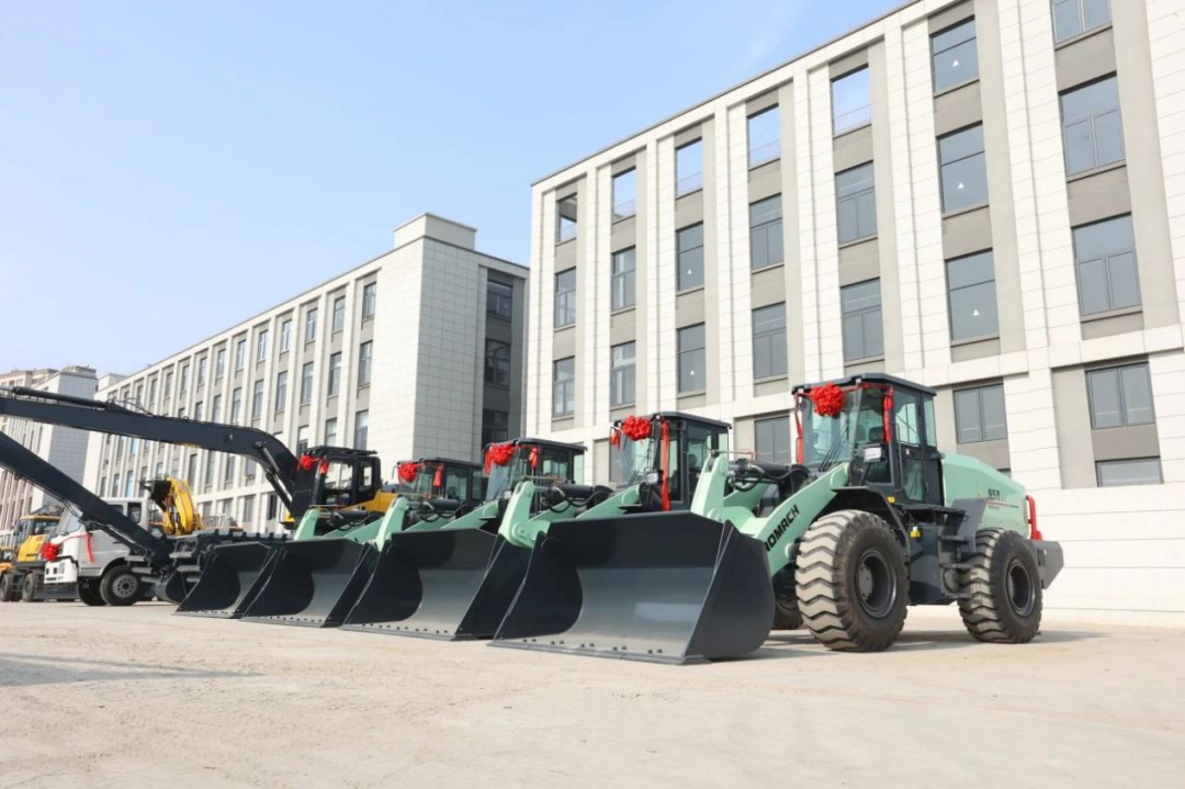 ‌SINOMAC ንፁህ የኤሌክትሪክ ሎደሮች የአፍሪካን ዓለም አቀፍ የገበያ እድገት በቻይና ፈጠራ ላይ ያተኩራሉ (2).png